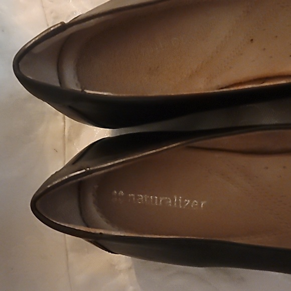 Flat shoes by naturalizer, size 8, Black - Picture 3 of 4